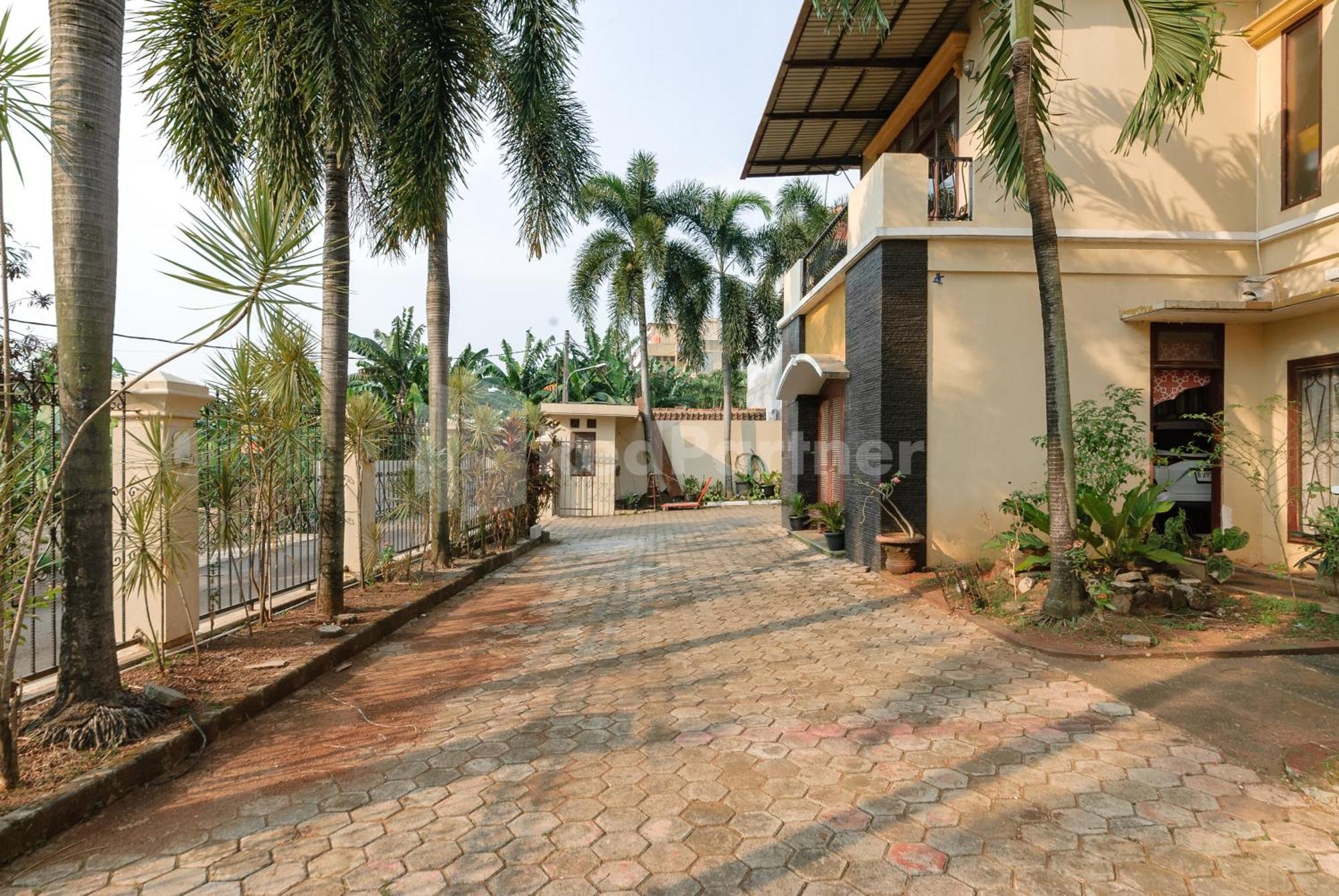 Sr Residence Near Mall Ciputra Cibubur Mitra Reddoorz Bekasi Exterior foto