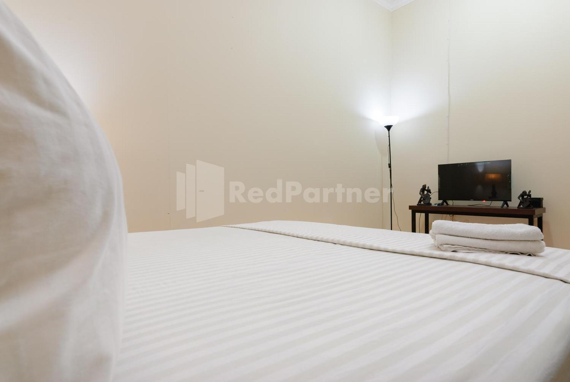 Sr Residence Near Mall Ciputra Cibubur Mitra Reddoorz Bekasi Exterior foto