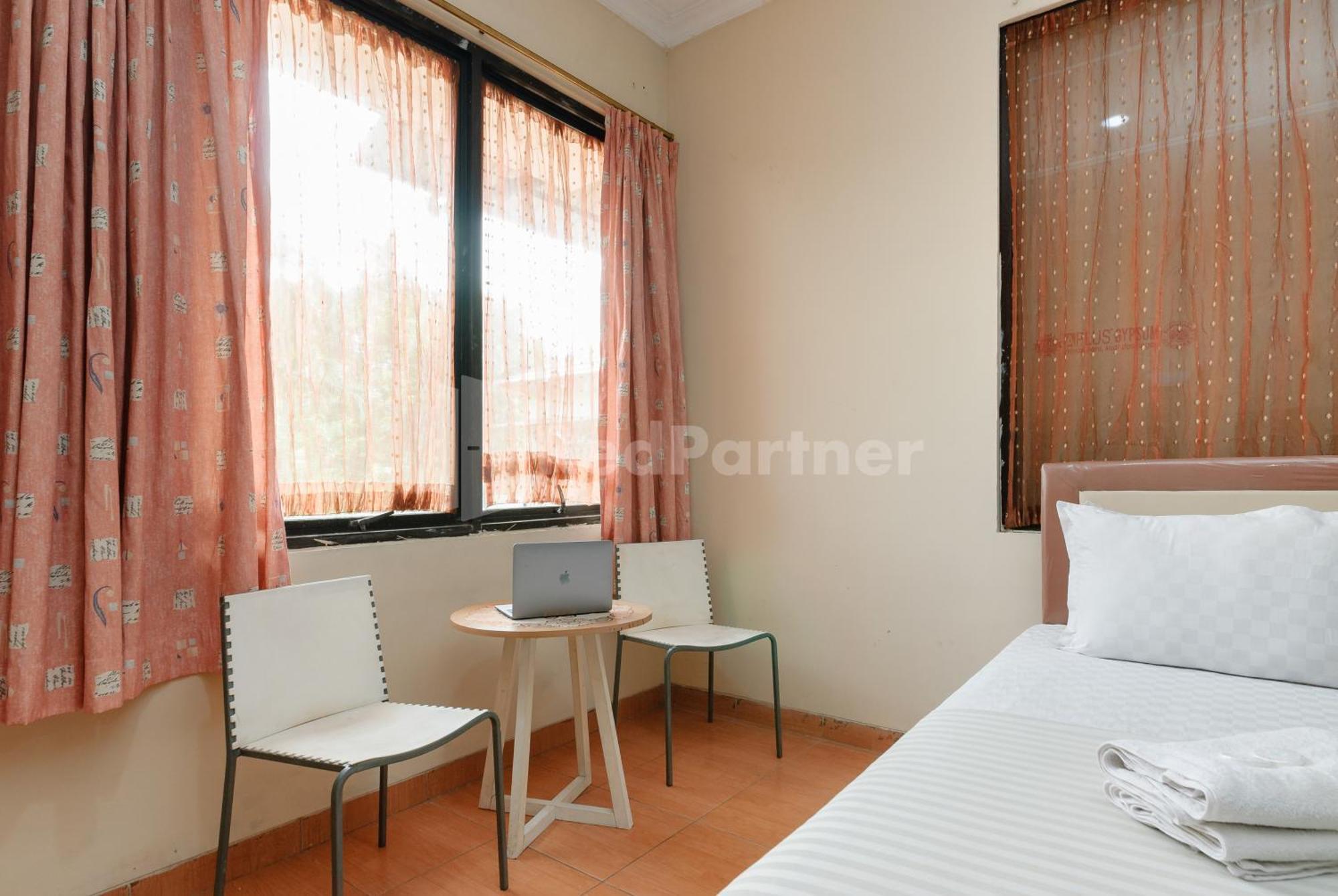 Sr Residence Near Mall Ciputra Cibubur Mitra Reddoorz Bekasi Exterior foto